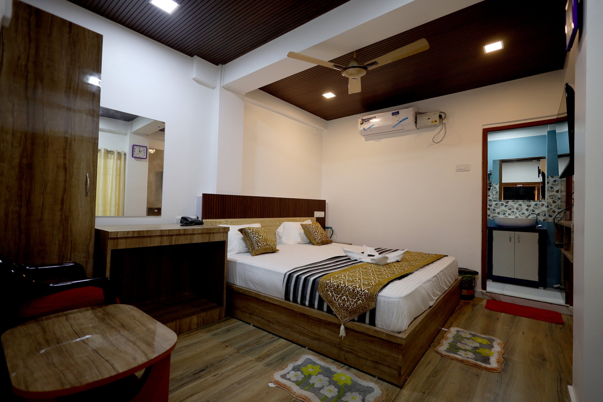 Deluxe Double AC Room
