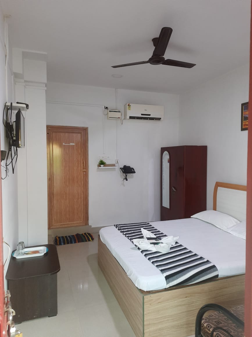 Semi Deluxe Double AC Room